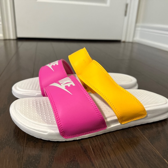 NIKE WOMENS SLIDES - Picture 2 of 4
